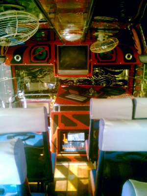 ขายรถบัส12เมตรทรง3เสาครัซซีBENZ เครื่องNISSAN PE6 TURBO พร้อมชุดแต่งและเครื่องเสียงอีกมากมาย ราคาคุยกันได้