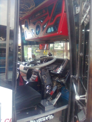 ขายรถบัส12เมตรทรง3เสาครัซซีBENZ เครื่องNISSAN PE6 TURBO พร้อมชุดแต่งและเครื่องเสียงอีกมากมาย ราคาคุยกันได้