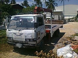 รถฮีโน่ 6 ล้อ พื้นเรียบ  KM779 เปลื่ยนเครื่อง 180 แรงม้า ติดเครน 3  ตัน  สนใจติดต่อ 081 - 6079515