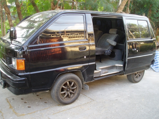 ขายรถตู้เล็กไลเอทเหลี่ยมเครื่อง1800หัวฉีดติดแก๊ส เกียร์ออโต้