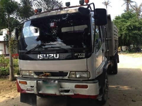 รถอิซูซุ 6 ล้อดั๊ม FTR 195 แรงม้า  ปี 40  สนใจติดต่อ 081 - 6079515