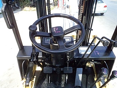 ขายรถยกTCM1.5 ตัน รุ่น17 (รุ่นใหม่)  เครื่องเบนซิน  กระบอกคู่  เสาสูง 3 เมตร ยางตันใหม่ 4 ล้อ พวงมาลัยเพาเว่อร์  สีเดิมจากนอก นำเข้าจากญี่ปุ่น ใช้งานได้ทันที