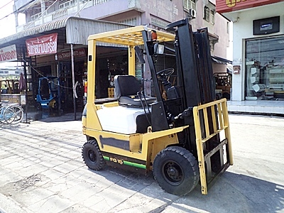 ขายรถยกTCM1.5 ตัน รุ่น17 (รุ่นใหม่)  เครื่องเบนซิน  กระบอกคู่  เสาสูง 3 เมตร ยางตันใหม่ 4 ล้อ พวงมาลัยเพาเว่อร์  สีเดิมจากนอก นำเข้าจากญี่ปุ่น ใช้งานได้ทันที