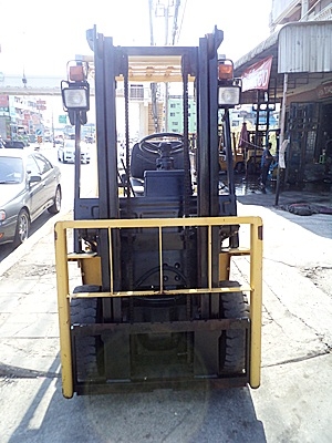 ขายรถยกTCM1.5 ตัน รุ่น17 (รุ่นใหม่)  เครื่องเบนซิน  กระบอกคู่  เสาสูง 3 เมตร ยางตันใหม่ 4 ล้อ พวงมาลัยเพาเว่อร์  สีเดิมจากนอก นำเข้าจากญี่ปุ่น ใช้งานได้ทันที