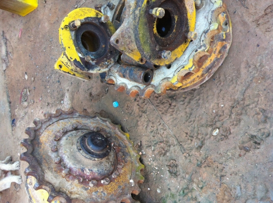 ขายตัวเดิน 10 HTรถเกี่ยวข้าว   18000บาท