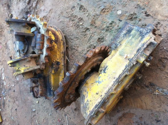 ขายตัวเดิน 10 HTรถเกี่ยวข้าว   18000บาท