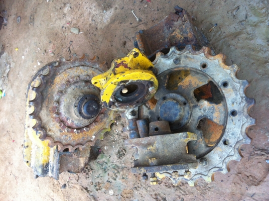 ขายตัวเดิน 10 HTรถเกี่ยวข้าว   18000บาท