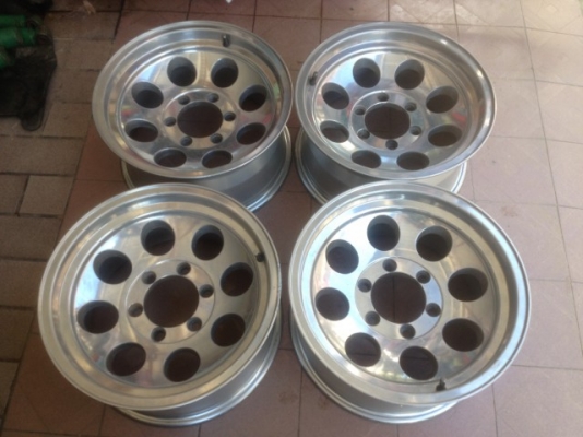 ล้อเเท้ M T ขอบ16กว้าง8นิ้วอ๊อฟ0 6รู139 สีเดิมๆของเก่าญี่ปุ่นสภาพสวย