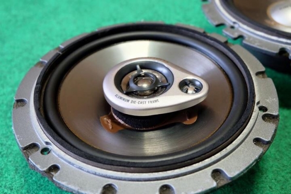 เซ็ทลำโพงกรวยอลูมิเนียม Pioneer Carrozzeria ครบเซ็ท ขนาด 6" ตรงรุ่นทุกชิ้น Made in Japan เซ็ทลำโพงกรวยอลูมิเนียม Pioneer Carrozzeria ครบเซ็ท ขนาด 6" ตรงรุ่นทุกชิ้น Made in Japan