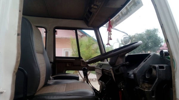 ขายด่วนรถสิบล้อ2เพลาFN527TFเครือง220แรงติดเครน4.5ตัน