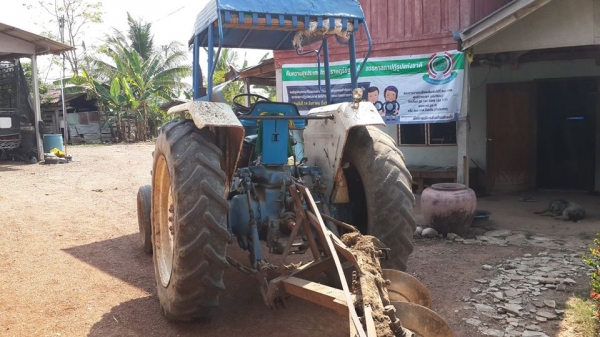 ขายรถไถฟอร์ด 77 T5 เครื่องแน่น แต่ไฮดรอลิคขึ้นช้า สำเนาทะเบียนเล่มหาย