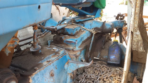 ขายรถไถฟอร์ด 77 T5 เครื่องแน่น แต่ไฮดรอลิคขึ้นช้า สำเนาทะเบียนเล่มหาย