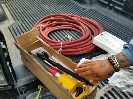 หัวเจาะ กระแทก ปูน แย๊กลม พร้อมสายลม จัดส่งไปปทุมให้แล้วนะครับ