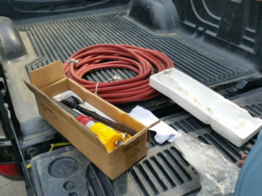 หัวเจาะ กระแทก ปูน แย๊กลม พร้อมสายลม จัดส่งไปปทุมให้แล้วนะครับ