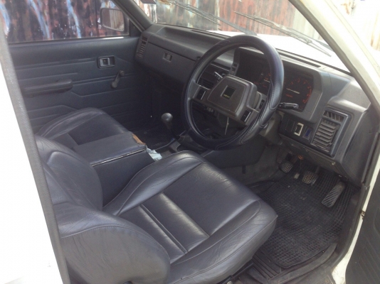 มาสด้าแวน5ประตู เครื่องISUZU2.5ฝาดำ ประหยัดพร้อมใช้