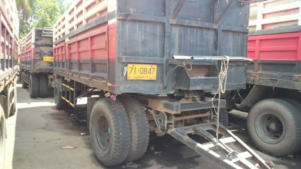 ขายรถพ่วง2คานไม่ดั้มยาว6.4ม.ยาง70\%8เส้นเล่มพร้อมโอน