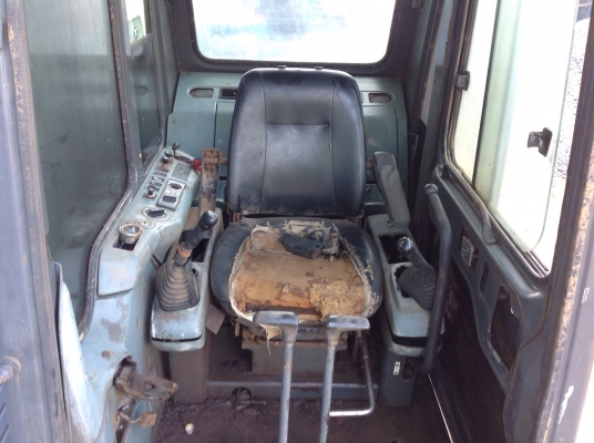 หัวเก๋ง KOMATSU PC 200-6 สภาพเดิมๆ หัวเก๋ง KOMATSU PC 200-6 สภาพเดิมๆ