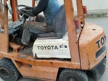 ขาย โฟล์คลิฟต์ รถยก ราคาไม่ถึงแสน ขนาด 1.5 ตัน เสาสูง 3.5 เมตร TOYOTA: 3FG15 ขาย โฟล์คลิฟต์ รถยก ราคาไม่ถึงแสน ขนาด 1.5 ตัน เสาสูง 3.5 เมตร TOYOTA: 3FG15