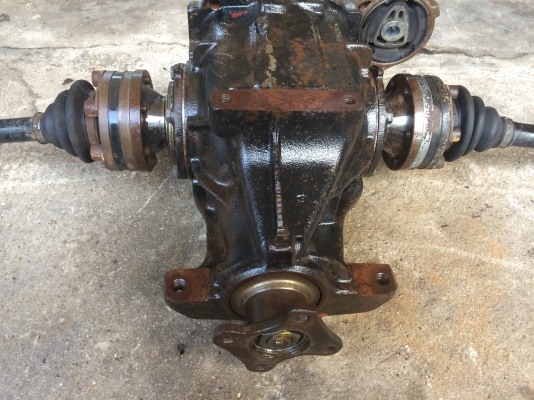 เฟืองท้าย3.9 พร้อมเพลา E30 สนใจสอบถามได้0817113399 line id; bigbangsup