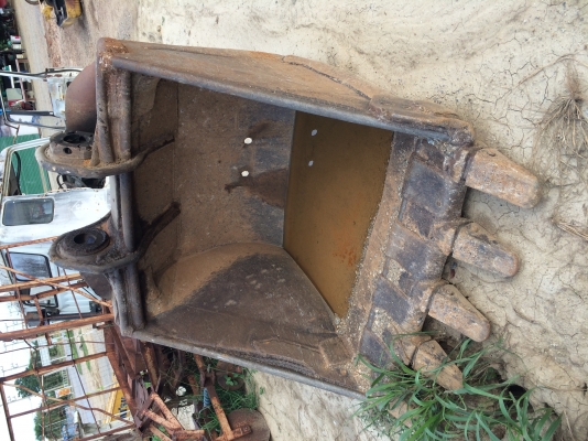 ขายบุ้งกี๋แม็คโค KOMATSU PC300 ราคา 25000