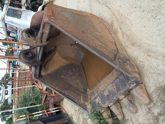 ขายบุ้งกี๋แม็คโค KOMATSU PC300 ราคา 25000