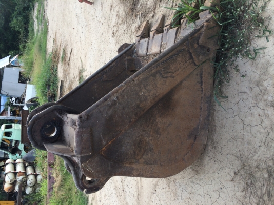 ขายบุ้งกี๋แม็คโค KOMATSU PC300 ราคา 25000