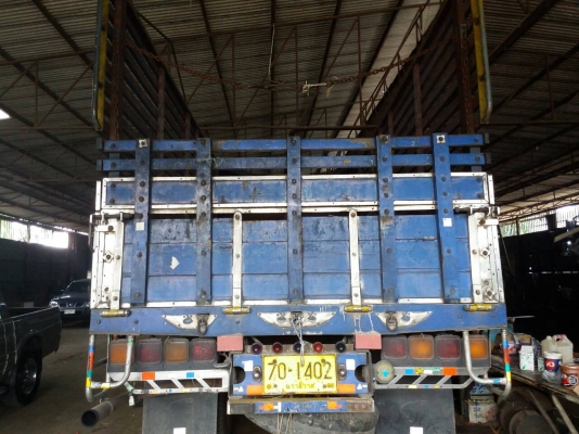 ขายรถบรรทุก 10 ล้อรั้วคอกไม้ยาว 6 เมตร ISUZU ROCKY 195 แรงม้า ราคา 700000