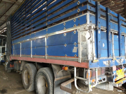 ขายรถบรรทุก 10 ล้อรั้วคอกไม้ยาว 6 เมตร ISUZU ROCKY 195 แรงม้า ราคา 700000