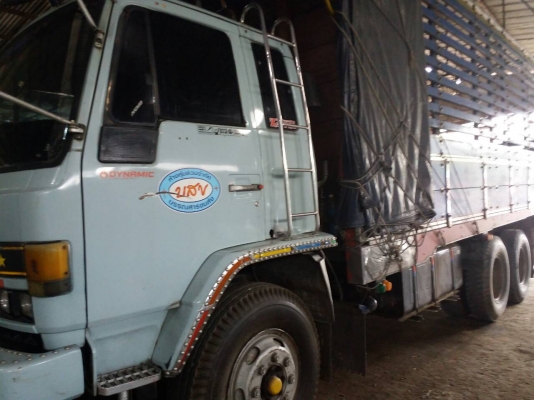 ขายรถบรรทุก 10 ล้อรั้วคอกไม้ยาว 6 เมตร ISUZU ROCKY 195 แรงม้า ราคา 700000