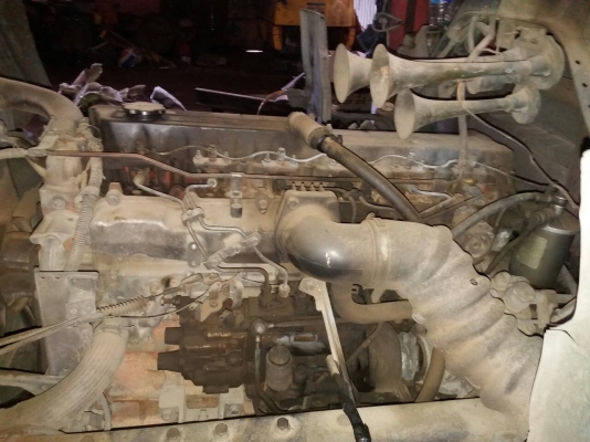 ขายรถบรรทุก 10 ล้อรั้วคอกไม้ยาว 6 เมตร ISUZU ROCKY 195 แรงม้า ราคา 700000