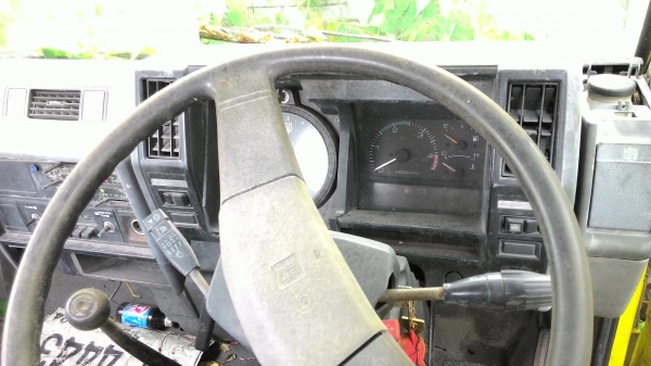 ขายISUZU NKR สี่ล้อ เครื่อง 4BE1  115 แรง จอดอยู่ไม่ค่อยได้ใช้งานเครื่องต้องลองเช็คสภาพทะเบียนพร้อมโอน