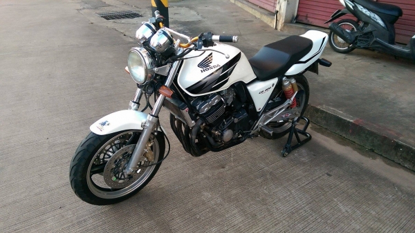 ขายคับ HONDA CB400 ปี97 เวอร์ชั่นS สีสวย ท่อแต่งแฮนด์บาร์ ยางหน้าหลังโซ่สเตอเต็ม อินวอยส์ สรรพสามิตร ราคา 62500 บาท ส่งได้ทั่วไทยคับ สนใจติดต่อ 081-0578282 FACEBOOK ชาญณรงค์ ป๊อป ชัยอมฤต ไอดีไลน์ POPBIGBIKESAKON คับ สนใจรถสวย ถูก ดี ต้อง POP BIGBIKE SAKON