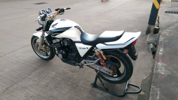 ขายคับ HONDA CB400 ปี97 เวอร์ชั่นS สีสวย ท่อแต่งแฮนด์บาร์ ยางหน้าหลังโซ่สเตอเต็ม อินวอยส์ สรรพสามิตร ราคา 62500 บาท ส่งได้ทั่วไทยคับ สนใจติดต่อ 081-0578282 FACEBOOK ชาญณรงค์ ป๊อป ชัยอมฤต ไอดีไลน์ POPBIGBIKESAKON คับ สนใจรถสวย ถูก ดี ต้อง POP BIGBIKE SAKON