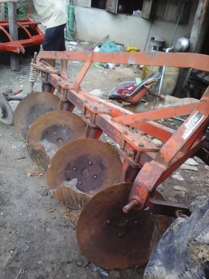 ขายผาน  4  ใส่รถไถรุ่น L4508 เป็นผานตราช้าง ราคาถูกสนใจติดต่อเลยครับ