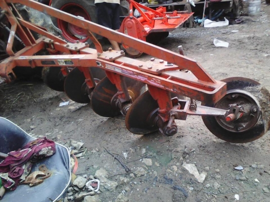 ขายผาน  4  ใส่รถไถรุ่น L4508 เป็นผานตราช้าง ราคาถูกสนใจติดต่อเลยครับ