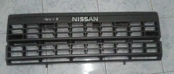 ขาย กระจังหน้ารถตู้ NISSAN URVAN