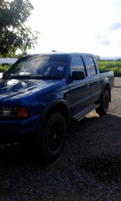 ต้องการขายรถฟอร์ดโฟร์วีลสี่ประตู ต้องการขายรถฟอร์ดโฟร์วีลสี่ประตู