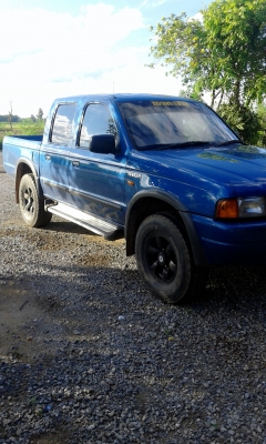 ต้องการขายรถฟอร์ดโฟร์วีลสี่ประตู ต้องการขายรถฟอร์ดโฟร์วีลสี่ประตู