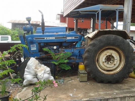 ขายรถไถฟอร์ด 5500 เอกสารสัญญาซื้อขาย สภาพพร้อมใช้งาน เครื่องดี อุปกรณ์มีผานดันหน้า และผาน 3
