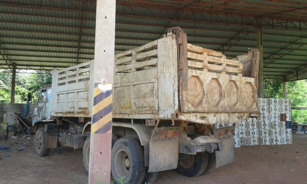 ขาย 10 ล้อดั้ม 2 เพลา เครื่อง 6HE1 195 แรงม้า เกียร์ ZF คัสซี NISSAN ช่วงล่าง+หัวเก๋ง SUMO 227 ทะเบียนพร้อมโอนครับ