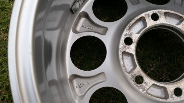 แม็กลายหยดน้ำขอบ 16 กว้าง 8 นิ้ว ET0