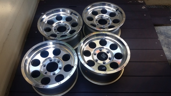 แม็กลายหยดน้ำขอบ 16 กว้าง 8 นิ้ว ET0