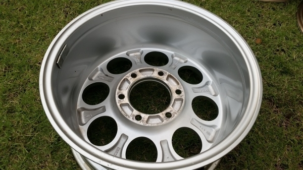 แม็กลายหยดน้ำขอบ 16 กว้าง 8 นิ้ว ET0