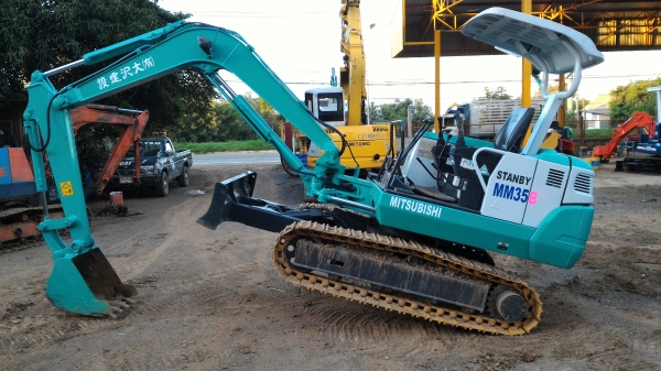 ขายรถขุดเล็ก MITSUBISHI MM-35B เครื่อง 4 สูบ ปั้มนิ้ว คอนโทลสั้น เป็นรถเก่านอก สภาพพร้อมใช้งาน ราคา 330,000 บาท สนใจติดต่อ 083-3436937 กิตติศักดิ์ line:mjkodream