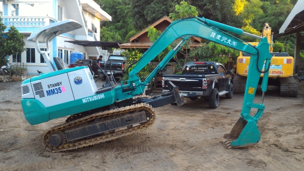 ขายรถขุดเล็ก MITSUBISHI MM-35B เครื่อง 4 สูบ ปั้มนิ้ว คอนโทลสั้น เป็นรถเก่านอก สภาพพร้อมใช้งาน ราคา 330,000 บาท สนใจติดต่อ 083-3436937 กิตติศักดิ์ line:mjkodream