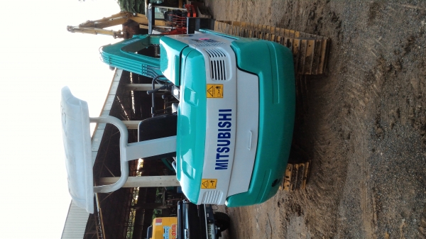 ขายรถขุดเล็ก MITSUBISHI MM-35B เครื่อง 4 สูบ ปั้มนิ้ว คอนโทลสั้น เป็นรถเก่านอก สภาพพร้อมใช้งาน ราคา 330,000 บาท สนใจติดต่อ 083-3436937 กิตติศักดิ์ line:mjkodream