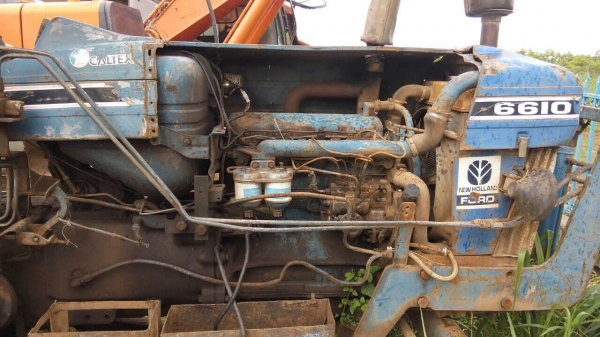 ขายรถไถฟอร์ด 6600 เครื่อง T5 เอกสารเล่มทะเบียนครบ อุปกรณ์มีผานดันหน้า กับผาน 7