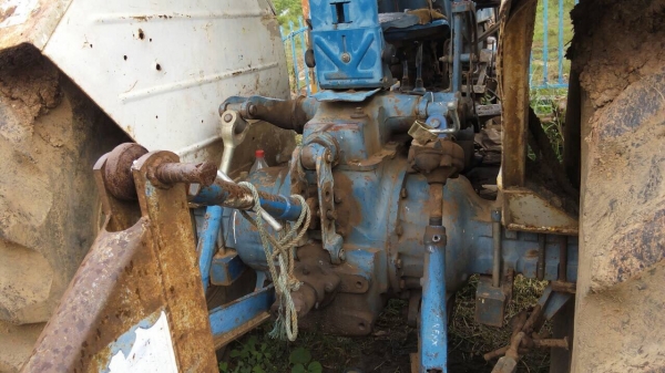 ขายรถไถฟอร์ด 6600 เครื่อง T5 เอกสารเล่มทะเบียนครบ อุปกรณ์มีผานดันหน้า กับผาน 7