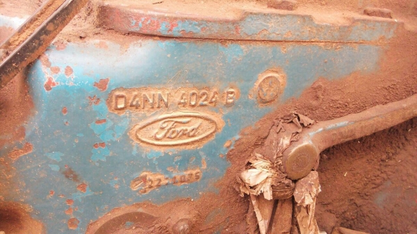 ขายรถไถฟอร์ด 6600 เครื่อง T5 เอกสารเล่มทะเบียนครบ อุปกรณ์มีผานดันหน้า กับผาน 7