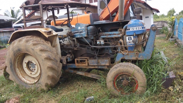 ขายรถไถฟอร์ด 6600 เครื่อง T5 เอกสารเล่มทะเบียนครบ อุปกรณ์มีผานดันหน้า กับผาน 7
